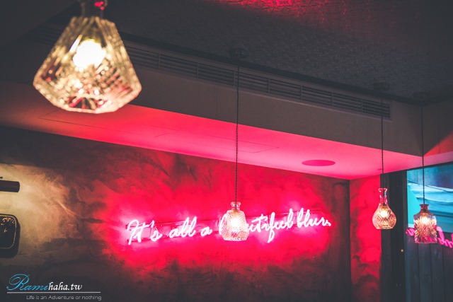 東區-咖啡廳-時尚咖啡廳-CHLOECHN Cafe-Vogue推薦-燈光設計